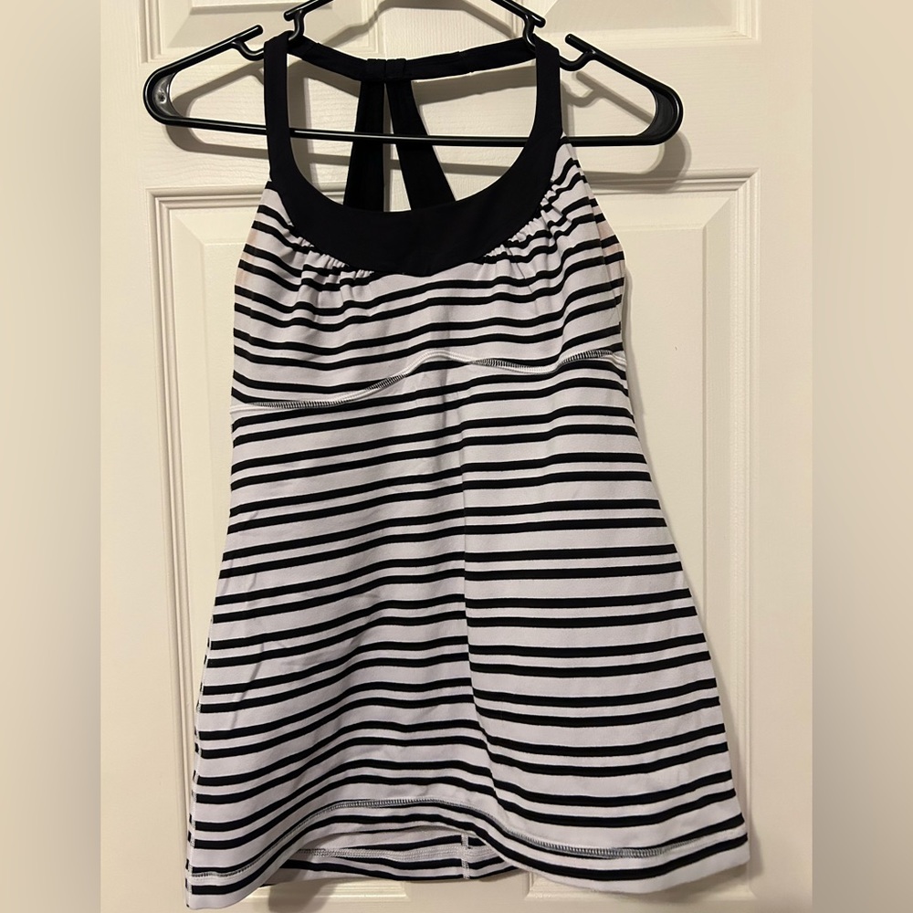 Lululemon 🍋black and white tank 🍋 size 8